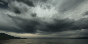 阴云遮蔽着天空到底是哪首歌？