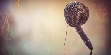 是谁在对你深深唱究竟是哪首歌?