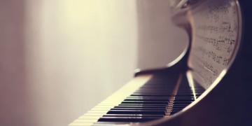 值不值得究竟是什么歌?